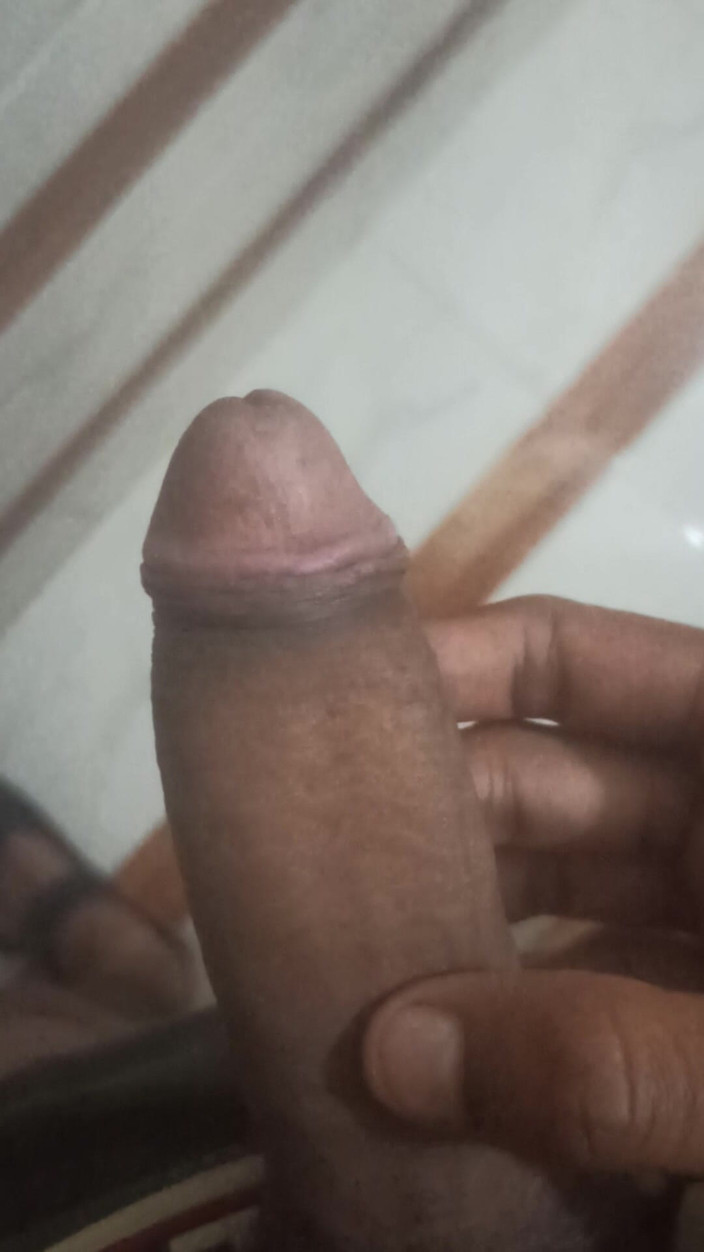 Akari: 浴室中的年轻男孩