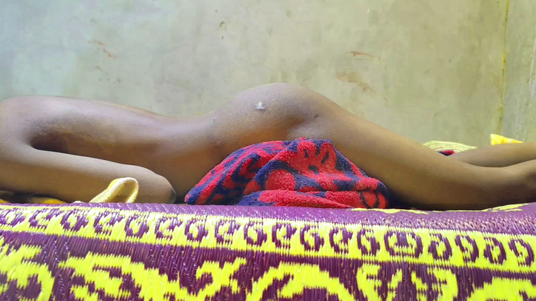 Ankush raj: Ngentot adik tirimu dengan dalih berjalan di lapangan