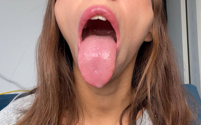 Pantera Nika: Я показую свій мокрий довгий язик слиною