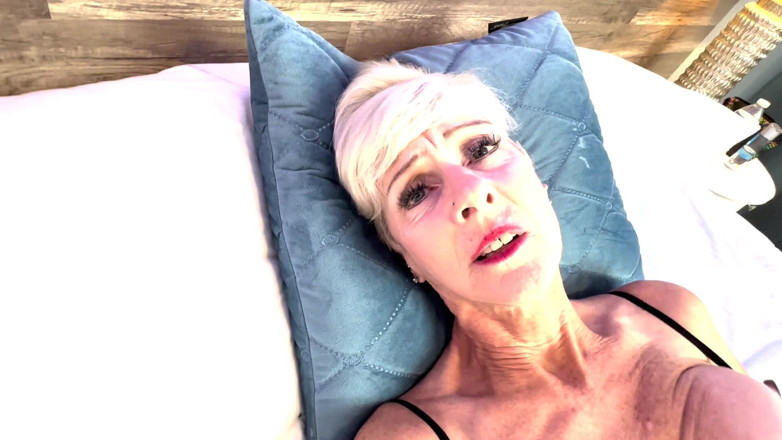 Mature Wanker: Foxxxy White-haired GILF Sucks and Rides Hard POV