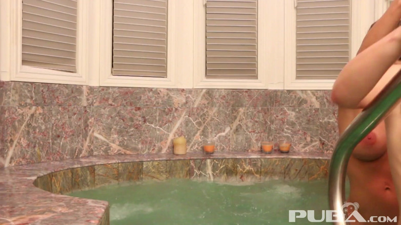 PUBA: Sexy jacuzzi fun with Lola
