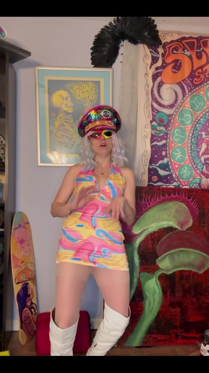 Suzy Wylde: 3575796123.mp4