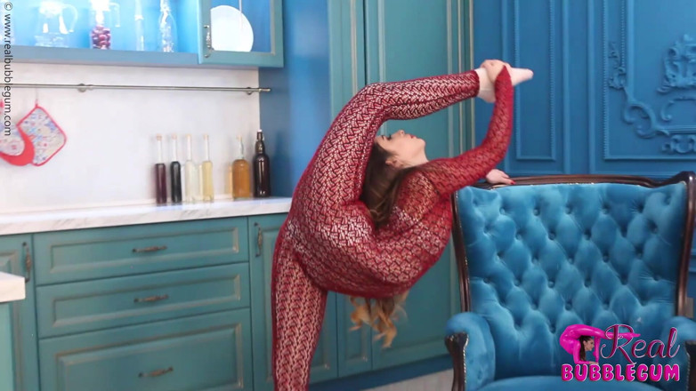 Flexilady: Flexible in Luxury Apartment