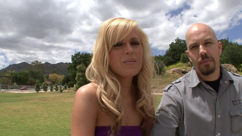 Get Your Fix: 新しい金髪の妻は、彼女が犯されるのを見るためにプッシュオーバーの夫を説得します