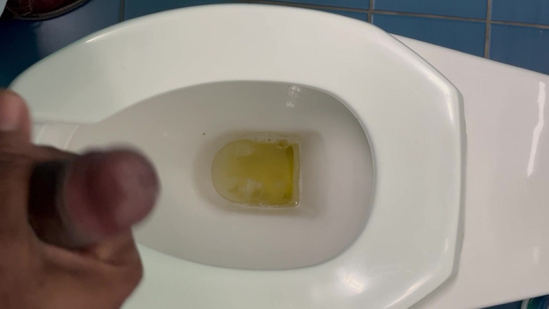 Jamaican Cock: Zich aftrekken in de wasruimte van het kantoor