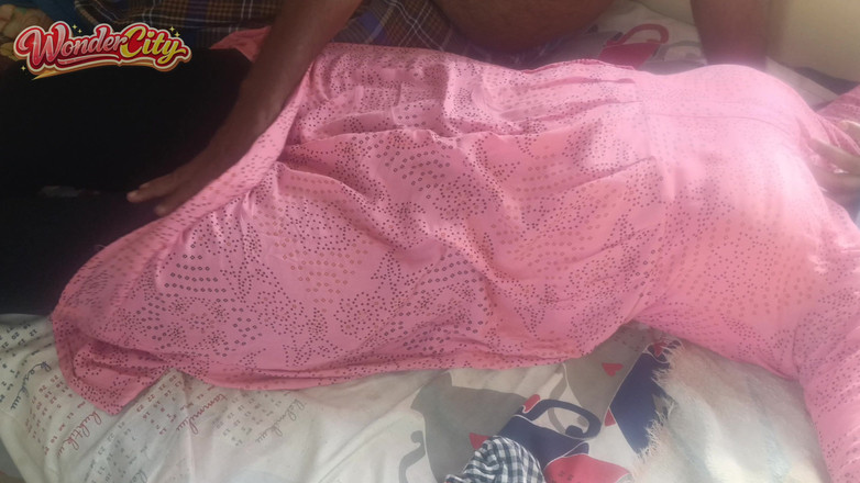 Pushpa studio: Hemmafru rosa Chudi het knull i sängen