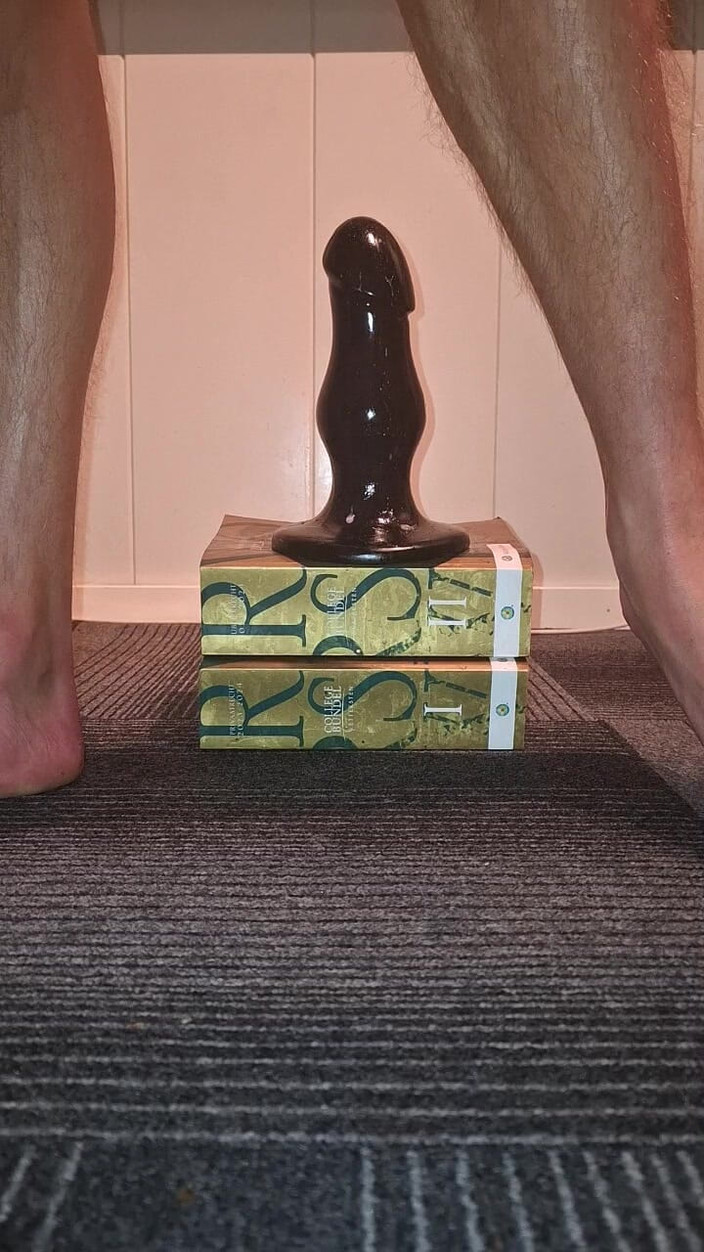 NoFace Twink X: 同性恋 twink 多个巨大的玩具