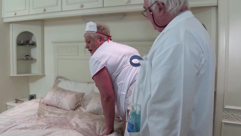 Older Women Club: Juicy ginger &amp; the dirty doctor