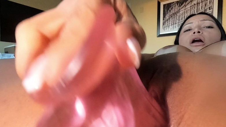 BrandySalazar: 拉丁白兰迪萨拉扎尔为了激烈的喷出而变得饥渴