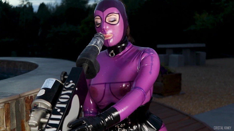 Cristal Kinky: Cristal Perverzní Lilac Gumová panenka Sólo šukací stroj Venku