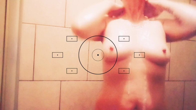 Bombstick and Trouble: Сексуальна мачуха зняла душ і гоління