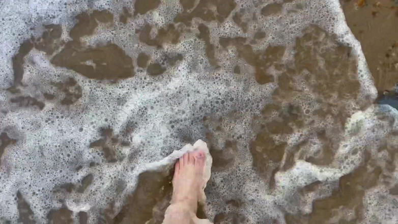 EeveeXo: Barefoot Walking on the Beach Sfw