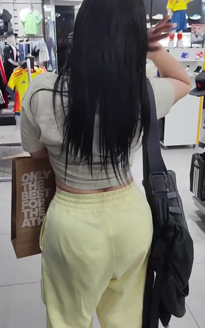 Crisanto999: Znuděná, moje nevlastní bratroš mě nahrává, než mě ošuká