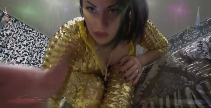 Goddess Misha Goldy: Поклоняйтеся моїм брудним ногам, маленька фрека для ніг!