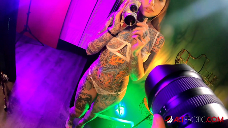 Alt Erotic: Dietro le quinte divertente con le donne tatuate Tiger Lilly...