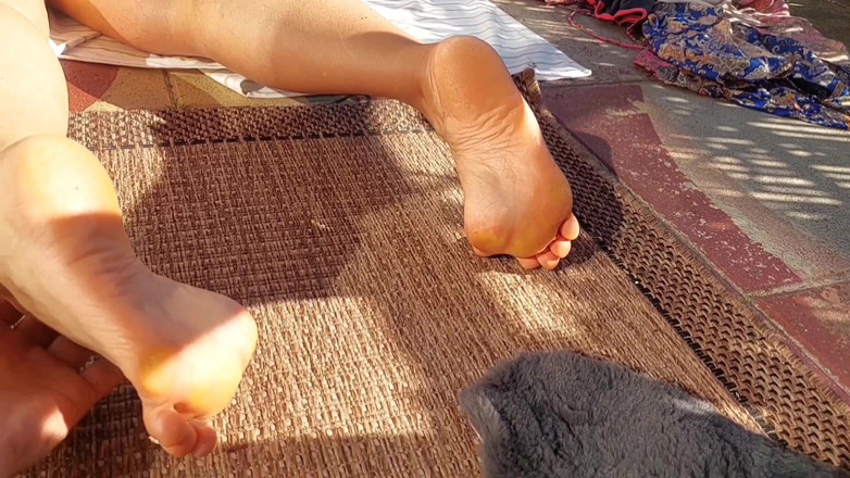 Selena701: Amatör blond mogen fru tycker om naken poserar och fötter...