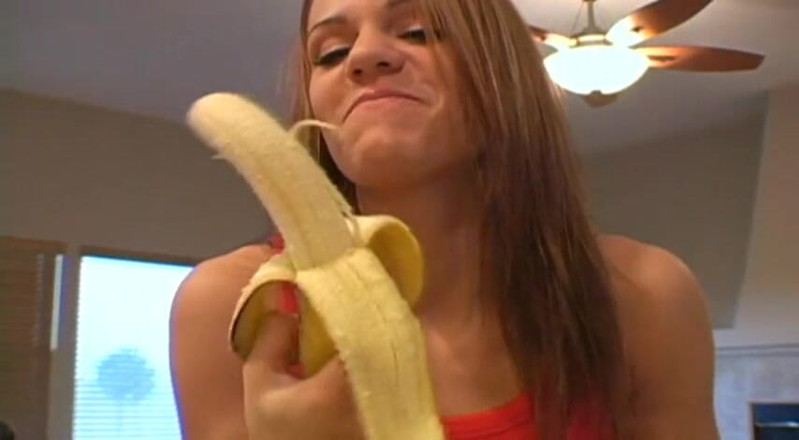 Femdom Austria: Banana tease
