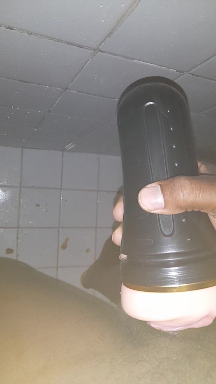 Black guy: 撸管 S9 E10