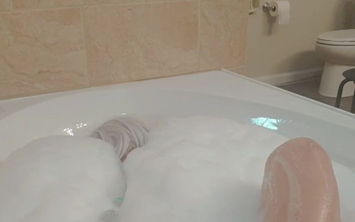 General Sunbeam: Here's Your Lovely Cyno Bathtub Cosplay Photoshoot and Nice Video...