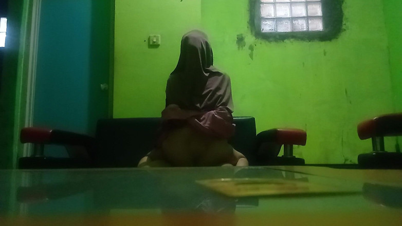 Famly sex: Das wackeln mit der muschi meines stiefbruers ist so lecker.