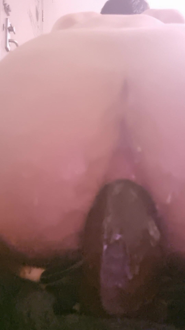 Gecko Lexi: 13 inçlik büyük zenci yarağı dildo