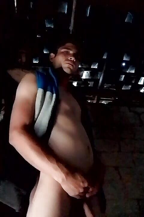 Gangbang straight: 俄罗斯女男友撸撸