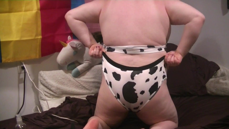 Roxxie rae page: Fată vacă cu jucării