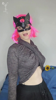 Laissez-vous Tenter Par Mes Seins Et Mon Masque De Minou Que Je Me Donne Du Plaisir