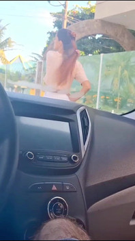 Le Enseñé Mi Polla a La Chica Guapa En La Calle En Público Arriesgado Y Le Gustó.