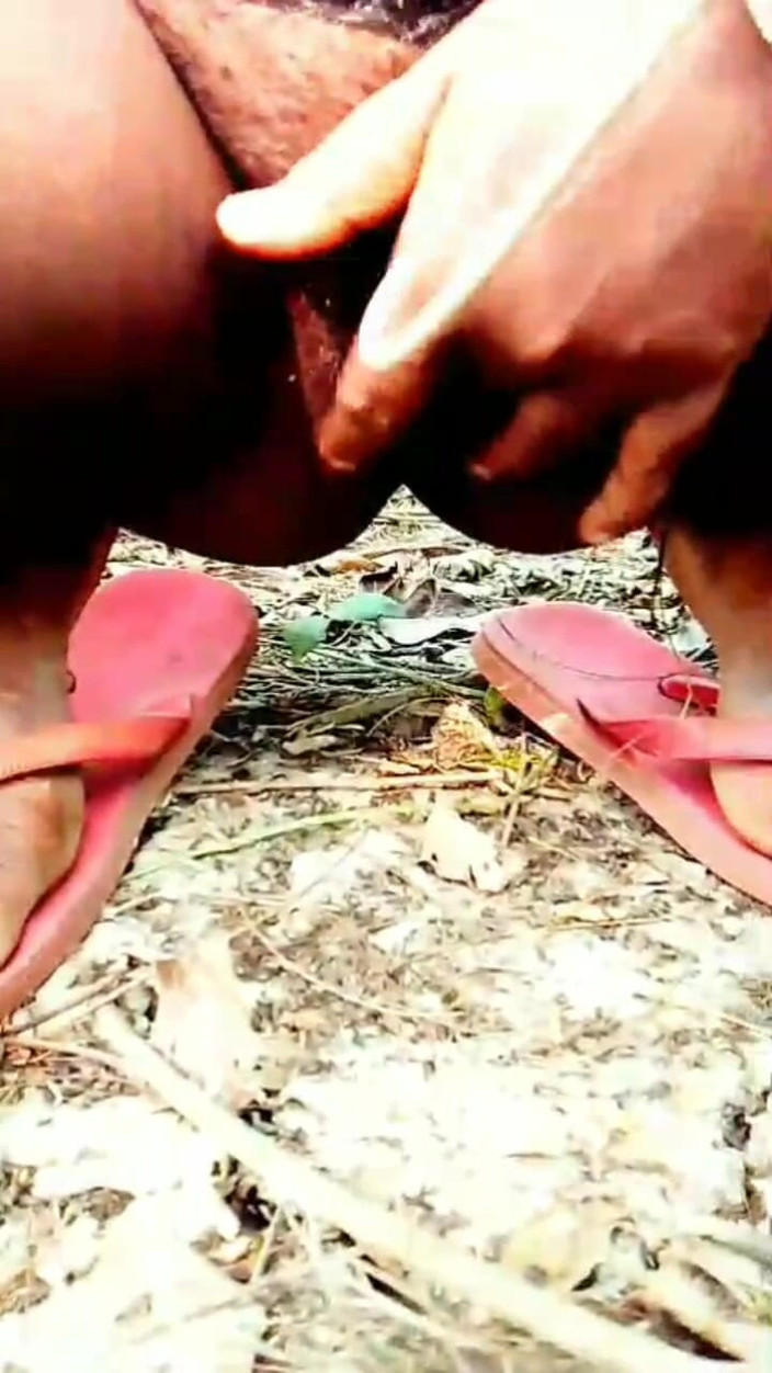 Dadavai: Zábava v Stripu džungle a masturbaci