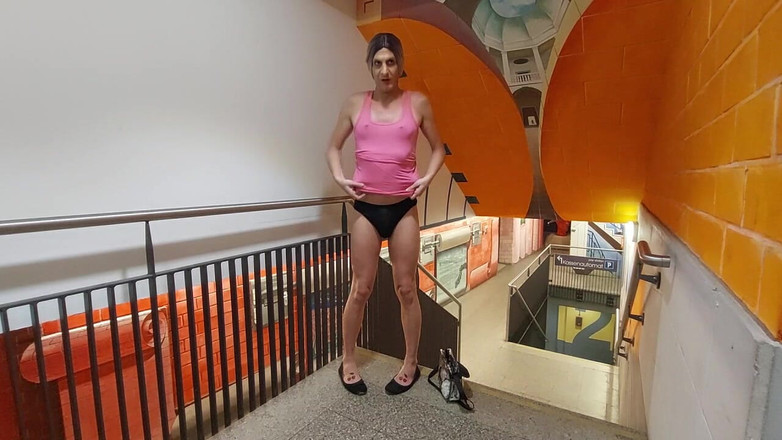 sweetfeet29: Sexy na Escada