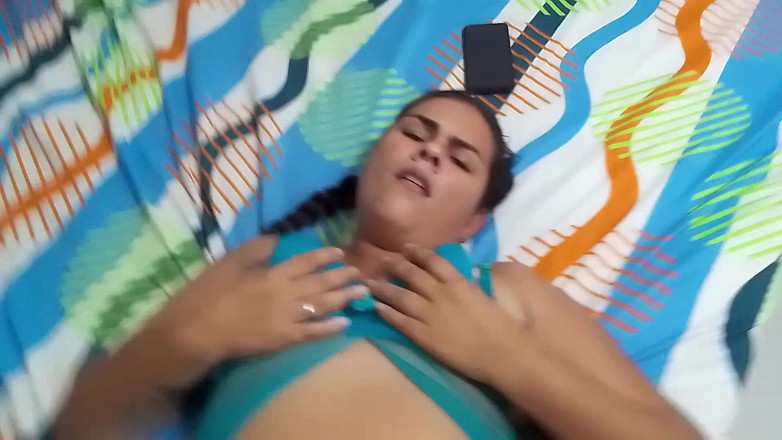 Kanu Eel: 性感继母穿着内衣让我玩弄她的阴部