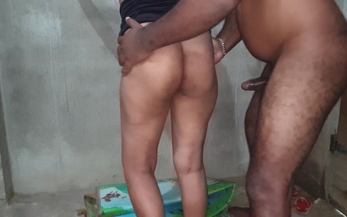 Hotwife Srilanka: Wife Fucked with Husband at Bathroom