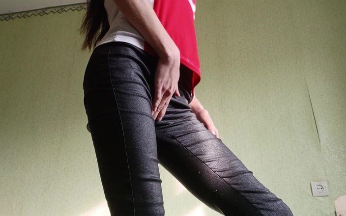 Lesbian-illusion: Masturbuji se sousedem v bytě, zatímco nám dělá kávu
