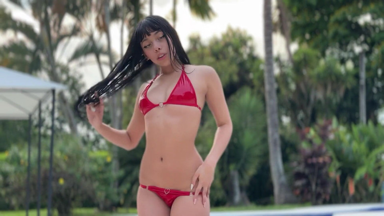 sofiamillers7: जकूज़ी में मेरे साथ एक दिन।