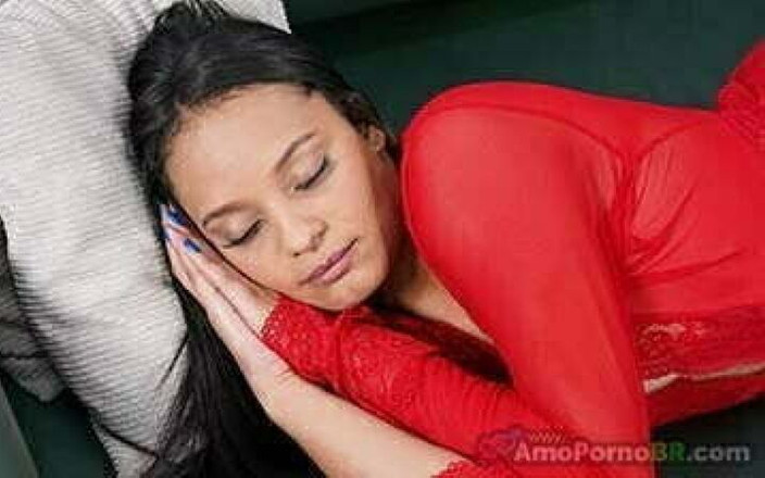 Amopornobr: Будит падчерицу знакомого семьи