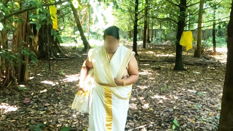 Anne Ipe: Kerala Style Traditional Set Mundu, Girl Getting Naked Outdoor Exposing...