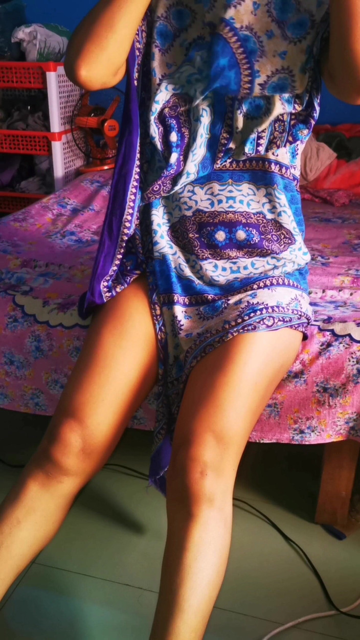 rhdhudhdhd: Indisk styvsyster i duschen, hon fångar mig och knullar min...