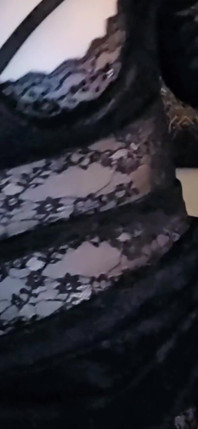 Une MILF mariée dévergondée sexy se fait baiser par la chatte en lingerie élégante