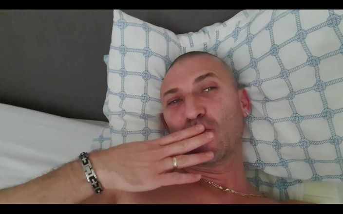 Boy jerking off: 手淫