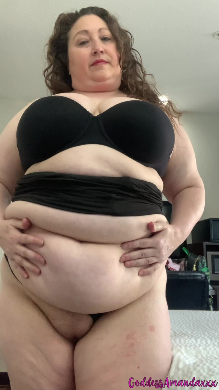 Goddess Amanda: Une MILF Sexy Et Pulpeuse Te Taquine Avec Mon Corps