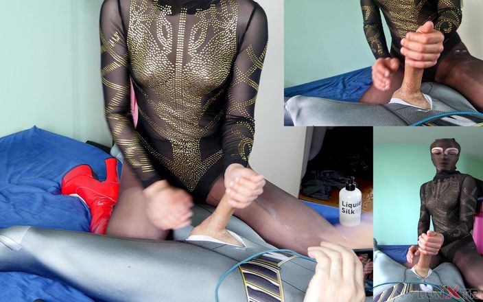 Nylon Xtreme: Elena Clark мастурбирует в нейлоновом трико