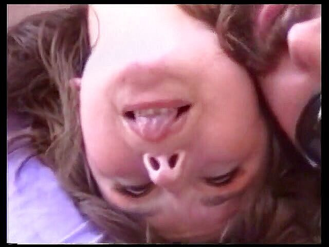 Lucky Cooch: Oszałamiająca brunetka milf podskakuje na wytrysku swojego kochanka na zewnątrz