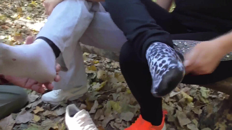 Foot Girls: Old slave must sniff stinky feet