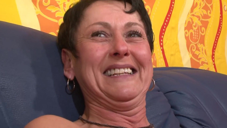 Swinger Friends Germany: Curious housewife invites me to your home