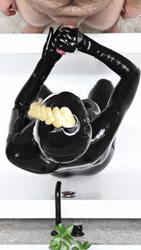 Latexpuppen-handjob