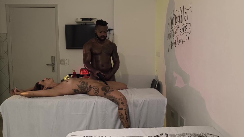 Nurseblack: Un gentile cornuto ha portato la moglie ad avere un...