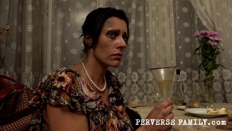 Perverse Family: Perverse Family 29.4 (season 3): Queue for Jane