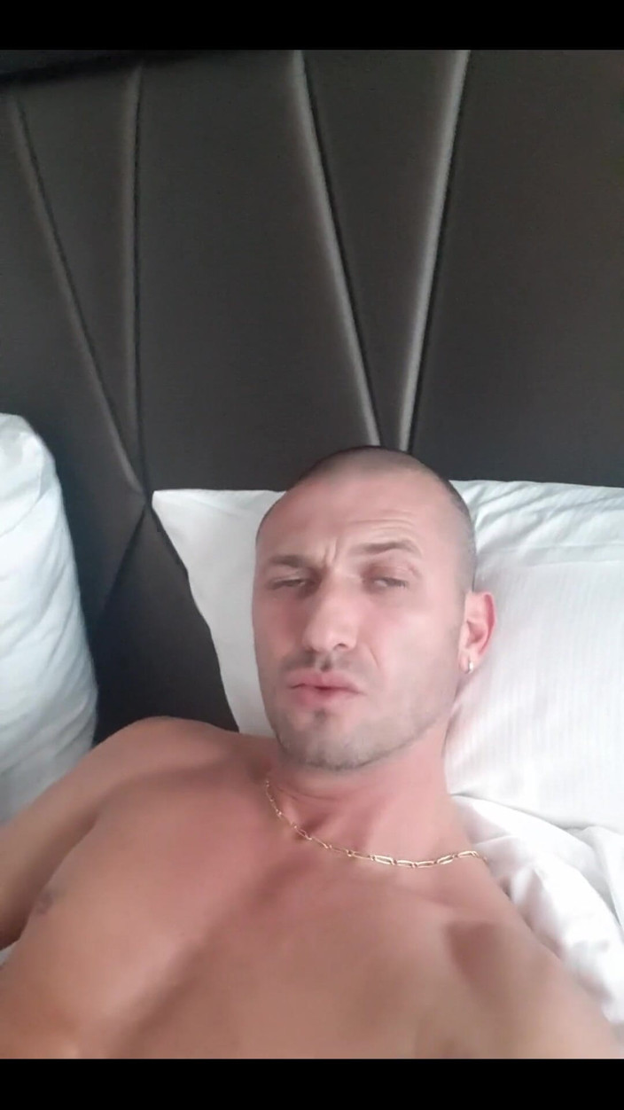 Boy jerking off: Tôi đang ở Berlin trong khách sạn đã nứng