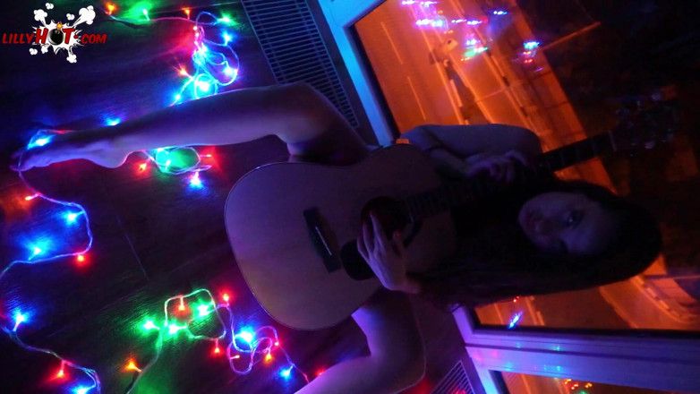 LILLYHOTX: Big booty girl on Christmas night - soft erotica